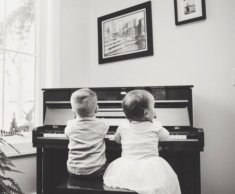 kids at piano